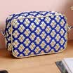ORZ Travel Cosmetic Pouch Bag Daisies Pattern Storage Box Portable Cosmetic Case Makeup Organizer Travel Toiletry Storage Bag
