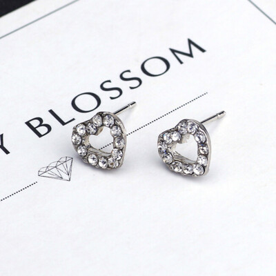 Women Exquisite Diamond Crystal Earrings Round Heart Shaped Stud Earrings Casual Jewelry Hollow Heart Imitation Earrings
Women Exquisite Diamond Crystal Earrings Round Heart Shaped Stud Earrings Casual Jewelry Hollow Heart Imitation Earrings
