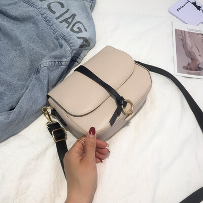 Simple casual small bag female 2019 new wild temperament Messenger bag fashion retro hit color shoulder small square bag
Simple casual small bag female 2019 new wild temperament Messenger bag fashion retro hit color shoulder small square bag