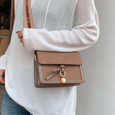 Broadband small bag female 2019 autumn new Korean version of the wild Messenger shoulder bag ins super fire with the small square bag
Broadband small bag female 2019 autumn new Korean version of the wild Messenger shoulder bag ins super fire with the small square bag