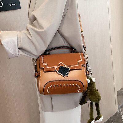 New small bag female 2019 new wave Korean version of the wild handbag shoulder Messenger bag ins super fire small square bag
New small bag female 2019 new wave Korean version of the wild handbag shoulder Messenger bag ins super fire small square bag