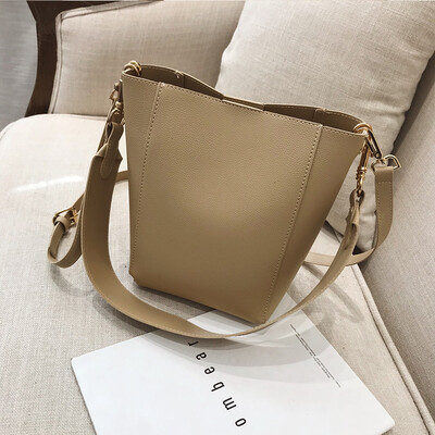 Chic bag female 2019 new wave Korean fashion casual retro wild wide shoulder strap shoulder slung bucket bag
Chic bag female 2019 new wave Korean fashion casual retro wild wide shoulder strap shoulder slung bucket bag