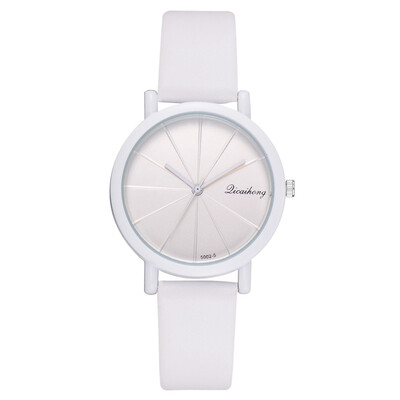Wish hot Korean version of the small fresh ladies belt watch fashion trend printing popular quartz watch
Wish hot Korean version of the small fresh ladies belt watch fashion trend printing popular quartz watch