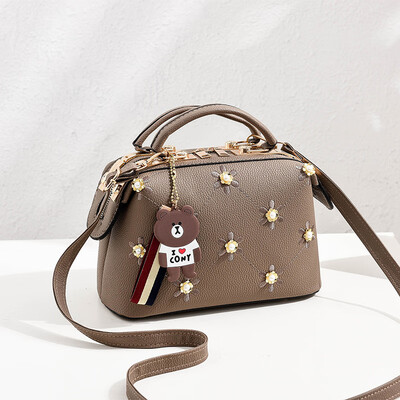 2019 spring new European&American fashion womens handbags solid color steel clip handbags foreign trade hot bags
2019 spring new European&American fashion womens handbags solid color steel clip handbags foreign trade hot bags