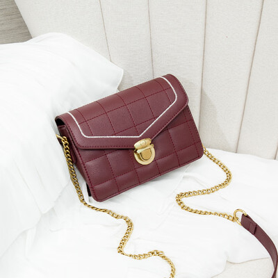 Womens small fresh Korean Joker shoulder slung fashion diamond chain texture small square bag
Womens small fresh Korean Joker shoulder slung fashion diamond chain texture small square bag