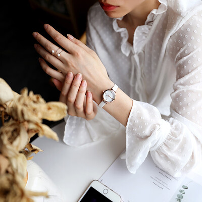 Northern European trendy student ins temperament Han Feng literary retro small dial Chichundred small simple watch girl
Northern European trendy student ins temperament Han Feng literary retro small dial Chichundred small simple watch girl