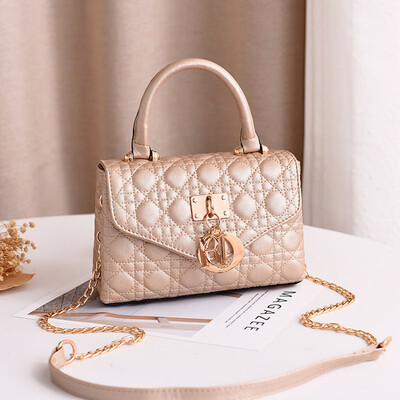 2019 spring new cool shoulder single diagonal small bag Korean fashion handbags Messenger small square bag
2019 spring new cool shoulder single diagonal small bag Korean fashion handbags Messenger small square bag