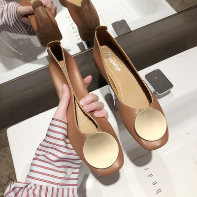 Chic Gentle Fairy Wind Single Shoes Female Summer Academy Wind Round Button Grandma Shoes
Chic Gentle Fairy Wind Single Shoes Female Summer Academy Wind Round Button Grandma Shoes