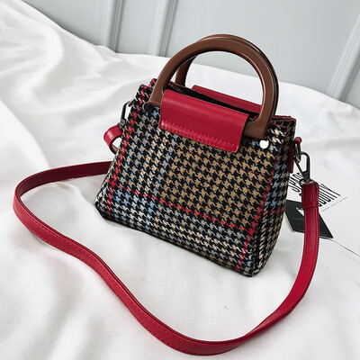 New houndstooth bag female 2019 new wave Korean version of the wild single shoulder slung portable fashion woolen small square bag 
New houndstooth bag female 2019 new wave Korean version of the wild single shoulder slung portable fashion woolen small square bag