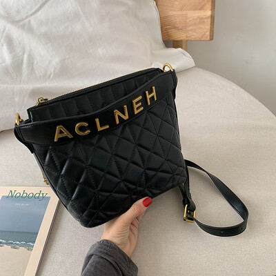 Leisure Lingge chain bag simple retro bucket bag new 2019 Korean Joker womens bag Messenger bag
Leisure Lingge chain bag simple retro bucket bag new 2019 Korean Joker womens bag Messenger bag
