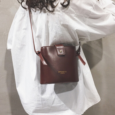 Advanced sense bag foreign air female bag 2019 new Messenger bag female wild ins retro fashion Sen bucket bag
Advanced sense bag foreign air female bag 2019 new Messenger bag female wild ins retro fashion Sen bucket bag