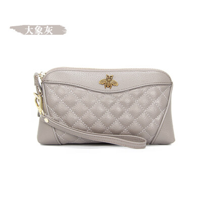 The first layer of cowhide 2019 new ladies leather Europe&America bee bills position shell type clutch bag long wallet
The first layer of cowhide 2019 new ladies leather Europe&America bee bills position shell type clutch bag long wallet