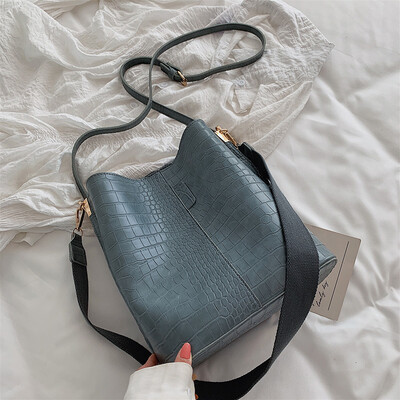 Advanced sense of foreign style womens bag ins retro texture crocodile pattern bucket bag new 2019 broadband shoulder Messenger b
Advanced sense of foreign style womens bag ins retro texture crocodile pattern bucket bag new 2019 broadband shoulder Messenger b
