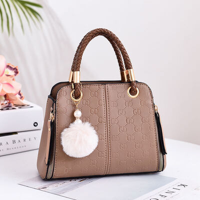 Ladies bag 2019 new fashion single shoulder Messenger bag PU leather wild small bag handbag female bag simple Korean version
Ladies bag 2019 new fashion single shoulder Messenger bag PU leather wild small bag handbag female bag simple Korean version