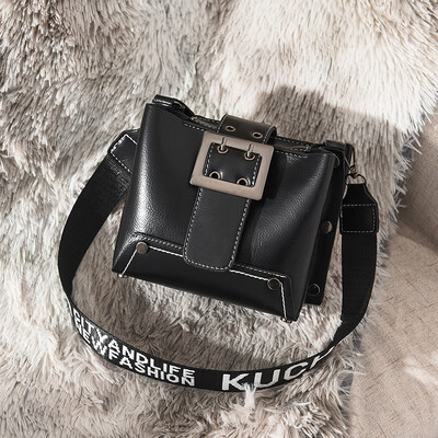 On the new wave of womens handbags Korean version of 100 minimalist ladies shoulder Messenger bag fashion bucket bag
On the new wave of womens handbags Korean version of 100 minimalist ladies shoulder Messenger bag fashion bucket bag