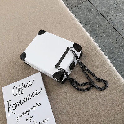 Summer ins super fire box bag female 2019 new Korean version of the wild single shoulder slung fashion chain small square bag
Summer ins super fire box bag female 2019 new Korean version of the wild single shoulder slung fashion chain small square bag