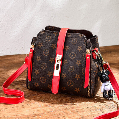 Ins Super Fire Female Baitao Korean version of retro recreational small square bag with one shoulder slanting adjustable
Ins Super Fire Female Baitao Korean version of retro recreational small square bag with one shoulder slanting adjustable