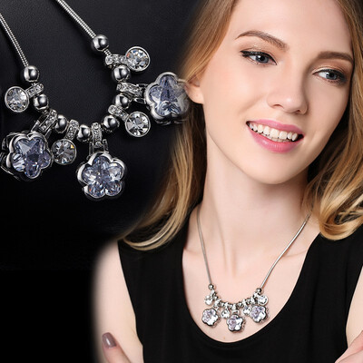 European&American fashion exaggerated necklace short crystal four-leaf clover temperament clavicle chain personality vintage n
European&American fashion exaggerated necklace short crystal four-leaf clover temperament clavicle chain personality vintage n