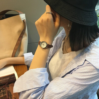 Small temperament small dial watch female middle school students Korean version of simple leisure retro literature&art belt qu
Small temperament small dial watch female middle school students Korean version of simple leisure retro literature&art belt qu