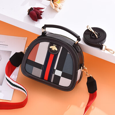 On the spring style the new female Bao Chao Korean version of ins100 fashion women slanted Bao Xia on one shoulder
On the spring style the new female Bao Chao Korean version of ins100 fashion women slanted Bao Xia on one shoulder