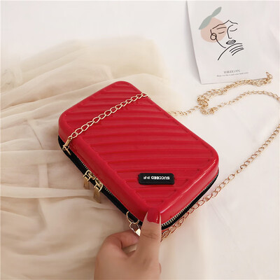 2019 new fashion diagonal stripes Korean shoulder bag casual wild Messenger small square bag personality letter chain bag
2019 new fashion diagonal stripes Korean shoulder bag casual wild Messenger small square bag personality letter chain bag