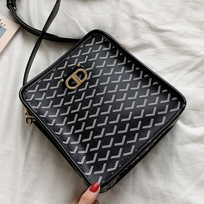 2019 new fashion summer wide shoulder belt D buckle female bag net red style foreign gas hundred lapped oblique shoulder bag
2019 new fashion summer wide shoulder belt D buckle female bag net red style foreign gas hundred lapped oblique shoulder bag