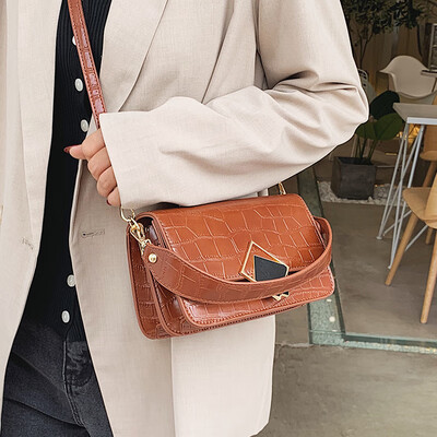 Senior sense retro bag female 2019 new Korean version of the fashion crocodile pattern texture wild shoulder slung small square bag
Senior sense retro bag female 2019 new Korean version of the fashion crocodile pattern texture wild shoulder slung small square bag