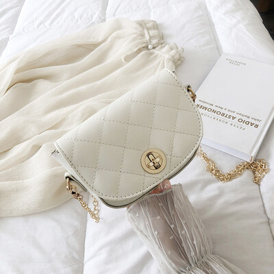 Chic casual temperament wild Messenger bag Saddle bag 2019 new Korean fashion simple rhombic chain shoulder bag
Chic casual temperament wild Messenger bag Saddle bag 2019 new Korean fashion simple rhombic chain shoulder bag