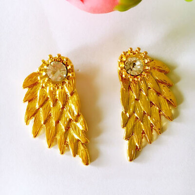 Fashion Stylish Earrings Dimensional Angel Wing Stud Earrings Feather-encrusted Alloy Earrings
Fashion Stylish Earrings Dimensional Angel Wing Stud Earrings Feather-encrusted Alloy Earrings