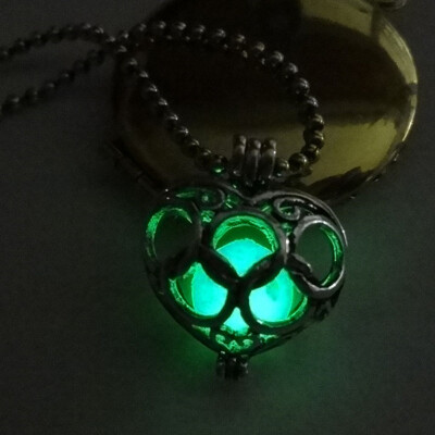 In Vogue The Luminous Necklace Necklaces Out Women Dark Glow Fashion Modern Heart Glowing
In Vogue The Luminous Necklace Necklaces Out Women Dark Glow Fashion Modern Heart Glowing