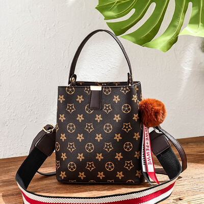 Single shoulder bag woman fashion lady Korean version hundred take oblique satchel bag large capacity handbag spring&summe
Single shoulder bag woman fashion lady Korean version hundred take oblique satchel bag large capacity handbag spring&summe