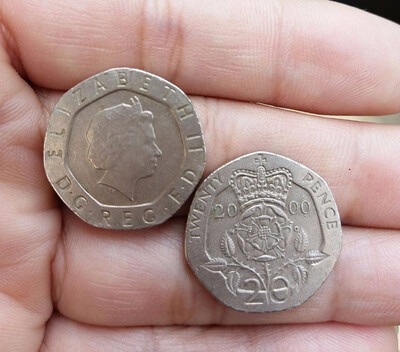 21mm UK 20 Pence coin Tudor rose 1998-2008 The United Kingdom of Great Britain&Northern Ireland Scotland England Welsh
21mm UK 20 Pence coin Tudor rose 1998-2008 The United Kingdom of Great Britain&Northern Ireland Scotland England Welsh
