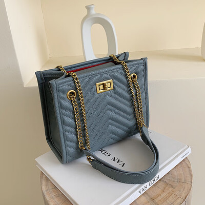 Ins super fire small fragrance chain bag female 2019 new wild embroidery line diagonal shoulder bag texture wild small square
Ins super fire small fragrance chain bag female 2019 new wild embroidery line diagonal shoulder bag texture wild small square
