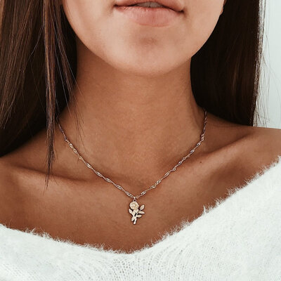 Europe&the United States cross-border jewelry fashion exquisite rose pendant necklace Valentines Day gift clavicle chain
Europe&the United States cross-border jewelry fashion exquisite rose pendant necklace Valentines Day gift clavicle chain