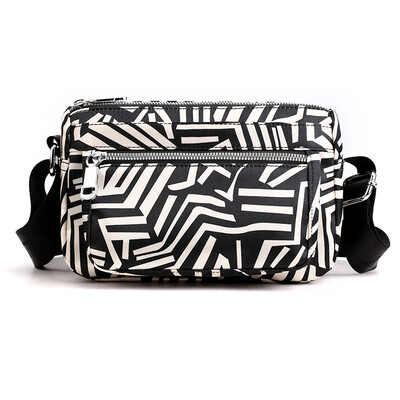 Printed bag female Korean version of Joker Messenger bag fashion Oxford nylon canvas bag portable bag shoulder
Printed bag female Korean version of Joker Messenger bag fashion Oxford nylon canvas bag portable bag shoulder