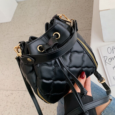 On the new small bag 2019 womens new retro bucket bag Korean fashion shoulder slung red bag
On the new small bag 2019 womens new retro bucket bag Korean fashion shoulder slung red bag