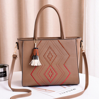 2019 spring&summer new elegant womens bag large-capacity handbag PU leather shoulder trend wild bag 
2019 spring&summer new elegant womens bag large-capacity handbag PU leather shoulder trend wild bag