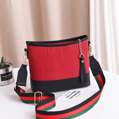 New fashionable broadband bag for vagrant ladies with one shoulder&inclined bag Korean version of Xiaoxiang lady bag&100 b
New fashionable broadband bag for vagrant ladies with one shoulder&inclined bag Korean version of Xiaoxiang lady bag&100 b