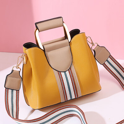Summer womens new fashion ins Joker ladies hand bill of lading shoulder Messenger bag in summer
Summer womens new fashion ins Joker ladies hand bill of lading shoulder Messenger bag in summer