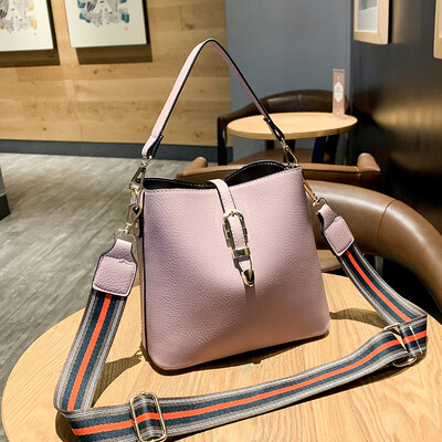 Shangxin Xiaoxia Chao Baitao single-shoulder lock Bucket Bag Fashion inclined Lady Bag Handbag
Shangxin Xiaoxia Chao Baitao single-shoulder lock Bucket Bag Fashion inclined Lady Bag Handbag