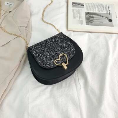 2019 new personality heart-shaped lock buckle Messenger bag female chic wild chain shoulder bag fashion sequin saddle bag
2019 new personality heart-shaped lock buckle Messenger bag female chic wild chain shoulder bag fashion sequin saddle bag