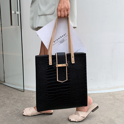 Advanced sense bag popular female bag 2019 new foreign gas handbag fashion shoulder bag large capacity casual big bag
Advanced sense bag popular female bag 2019 new foreign gas handbag fashion shoulder bag large capacity casual big bag
