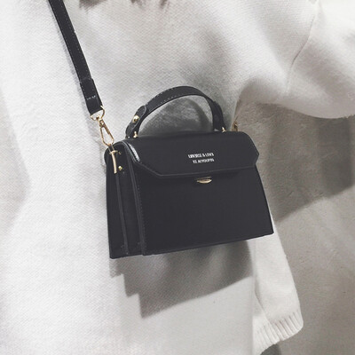 Retro small bag female 2019 new Korean version of the portable wild small square bag ins super fire student shoulder Messenger bag
Retro small bag female 2019 new Korean version of the portable wild small square bag ins super fire student shoulder Messenger bag