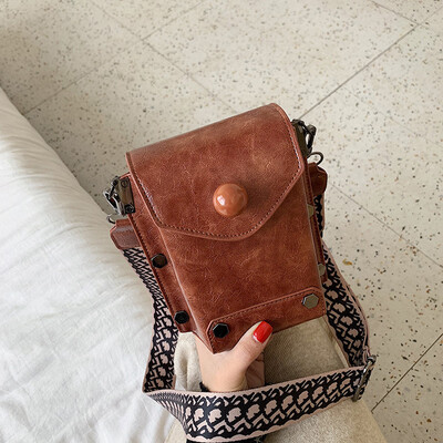 Small bag female new wild retro single back Messenger bag fashion rivet broadband small square bag
Small bag female new wild retro single back Messenger bag fashion rivet broadband small square bag