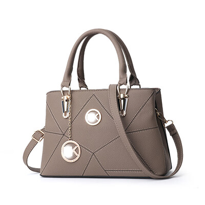2019 new European&American big bag shoulder bag simple handbag diagonal bag PU leather fashion handbag
2019 new European&American big bag shoulder bag simple handbag diagonal bag PU leather fashion handbag