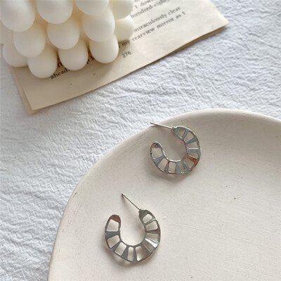 Earrings 2018 new brand design hollow flower earrings generous minimalist variety of Korean earrings for women
Earrings 2018 new brand design hollow flower earrings generous minimalist variety of Korean earrings for women