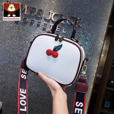Small bag female 2019 new tide port wind messenger bag Korean version of Joker retro small square bag hand bill of lading shoulder
Small bag female 2019 new tide port wind messenger bag Korean version of Joker retro small square bag hand bill of lading shoulder