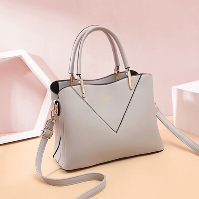 Womens high-capacity commuter handbags business fashion slung simple soft texture Joker ladies
Womens high-capacity commuter handbags business fashion slung simple soft texture Joker ladies