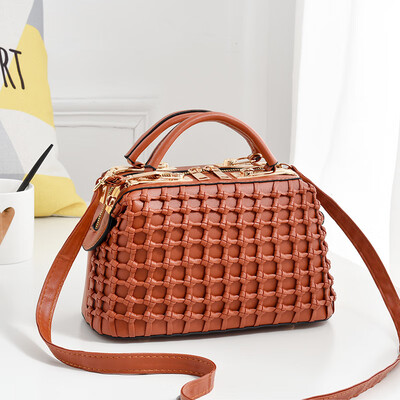 2019 spring new European&American fashion womens handbags tide solid color steel clip handbags foreign trade hot sale
2019 spring new European&American fashion womens handbags tide solid color steel clip handbags foreign trade hot sale