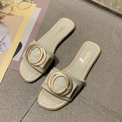 Korean metal buckle half slippers female Xia 2019 new lazy shoes fashion 100 Korean version of wearing social women slippers
Korean metal buckle half slippers female Xia 2019 new lazy shoes fashion 100 Korean version of wearing social women slippers